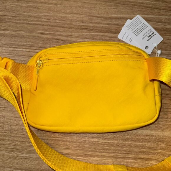 NWT - Lululemon Everywhere Belt Bag - Soleil Yellow Brand new with tags - Picture 5 of 7